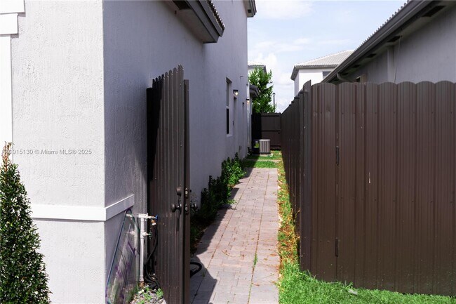 Building Photo - 16144 SW 148th Pl