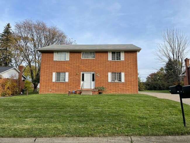 Primary Photo - 3494 Ridgecliffe Dr