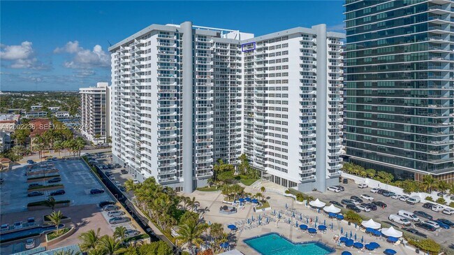 Building Photo - 2030 S Ocean Dr