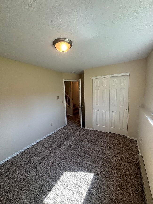 Building Photo - 13th St Townhome