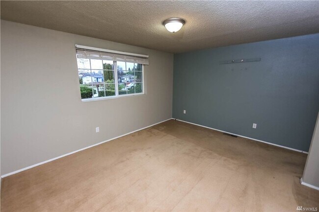 Building Photo - Very Nice Rambler In Quiet Cul de sac with Garage
