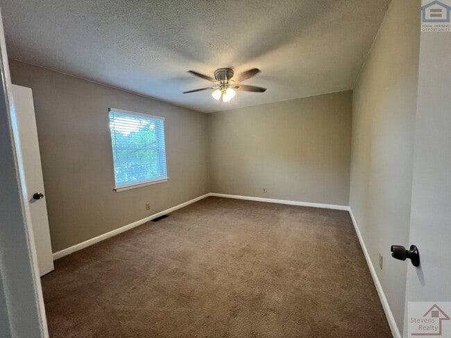 Building Photo - 8501 Maplewood Trail