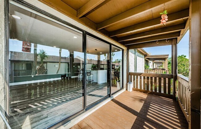 Building Photo - 722 116th Ave N