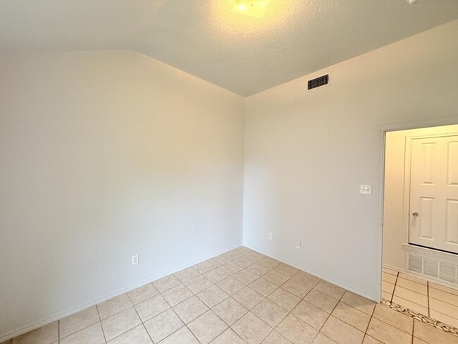 Building Photo - 3708 Gus Dr