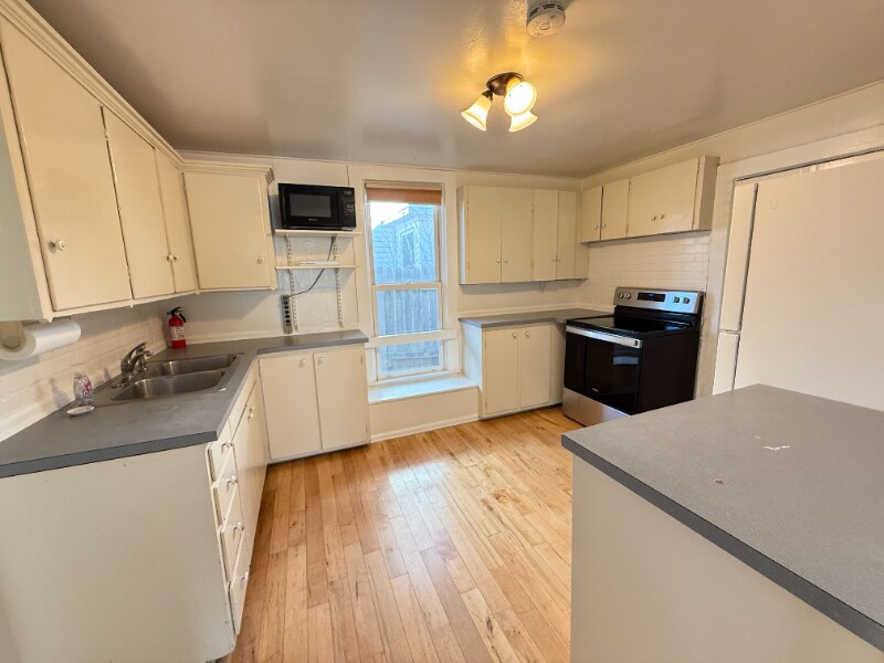 Building Photo - 2935 Broadway