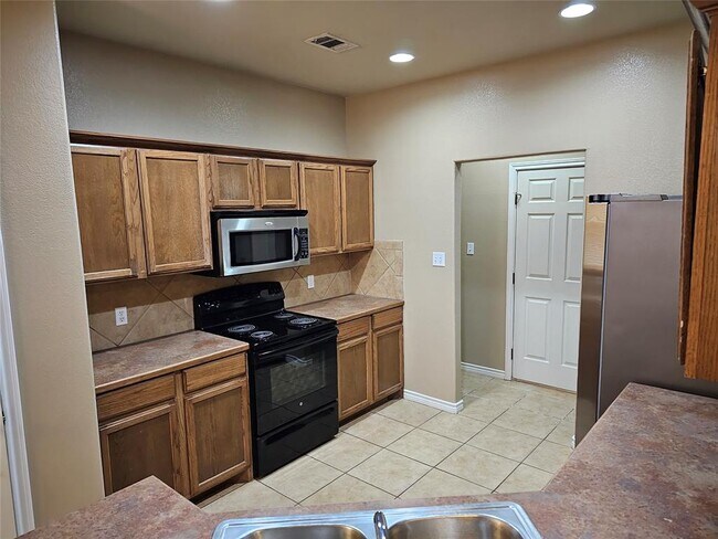 Building Photo - 2106 Red Fox Rd