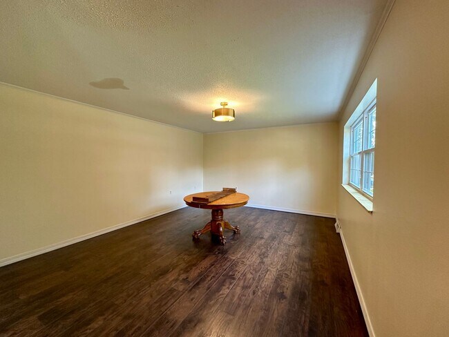 Building Photo - Beautiful large home for lease in Poplar B...
