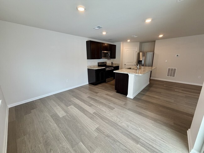 Building Photo - 633 Currant Cir