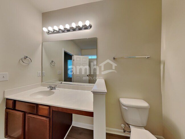 Building Photo - 118 Still Water Cir