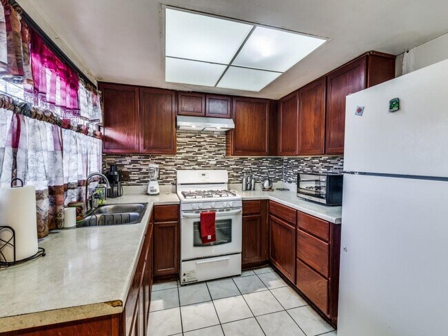 Building Photo - 1406 Ridgecrest Dr