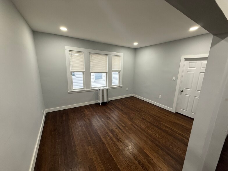 Building Photo - 16 Astoria St