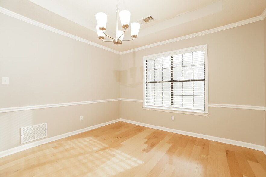 Building Photo - 125 N Parkway St