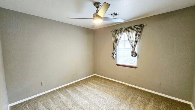 Building Photo - Inviting Home with Bonus Workshop Space!