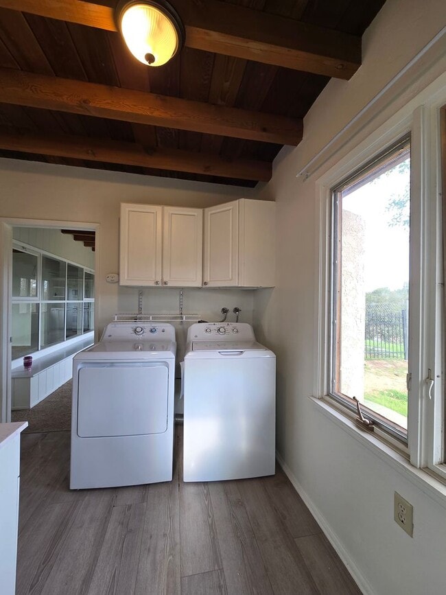 Building Photo - 3-Bedroom Home with Indoor Laundry and Ocean View