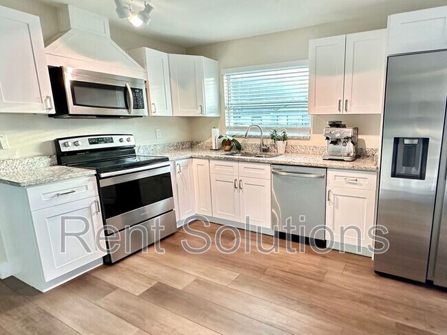 Building Photo - 5701 12th Ave S