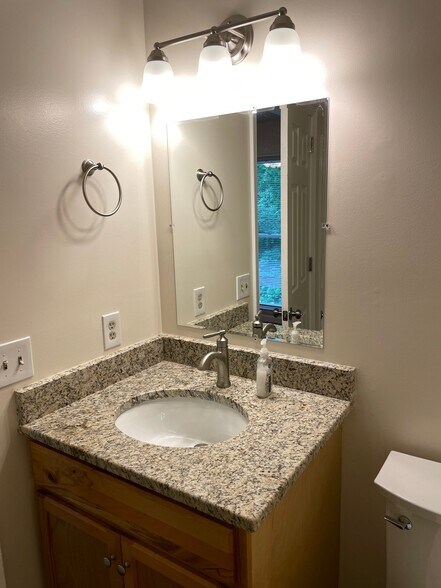 Building Photo - 306 Leisure Ct