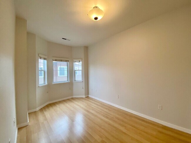 Building Photo - 140 Valley Oak Dr