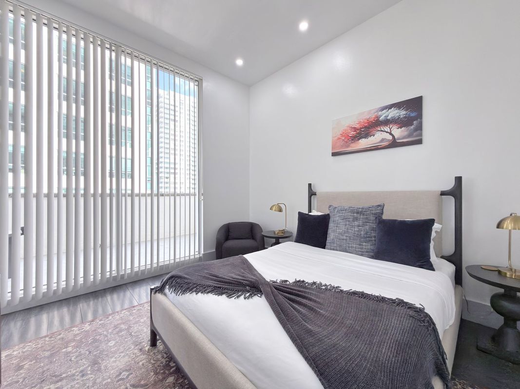 Building Photo - 1200 Brickell Bay Dr