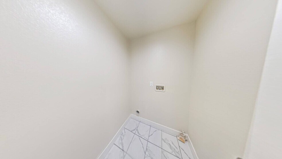 Building Photo - 630 1/2 W 79th St