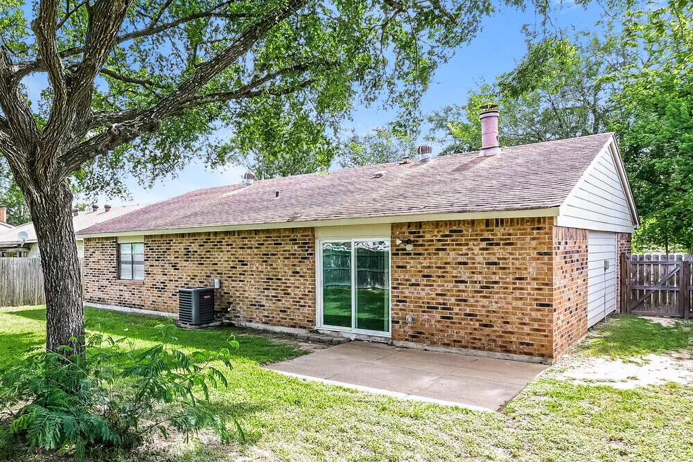 Building Photo - 17611 Ranch Country Rd