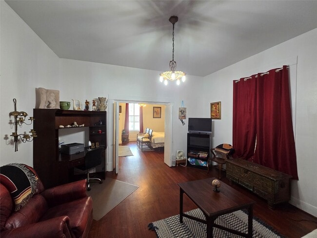 Building Photo - 916 Avenue H