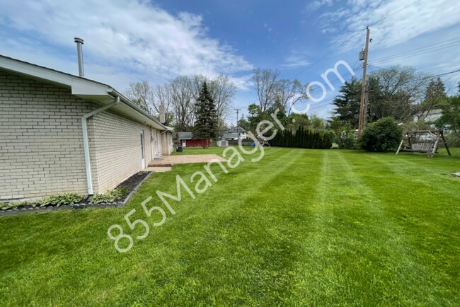 Building Photo - Charming Ranch Home: 3 Bed, 2.5 Bath in Waterford, MI | Pets Welcome!