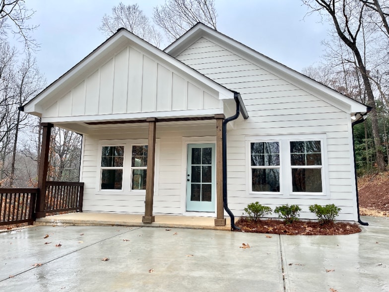 Primary Photo - 5245 Virginia Ave