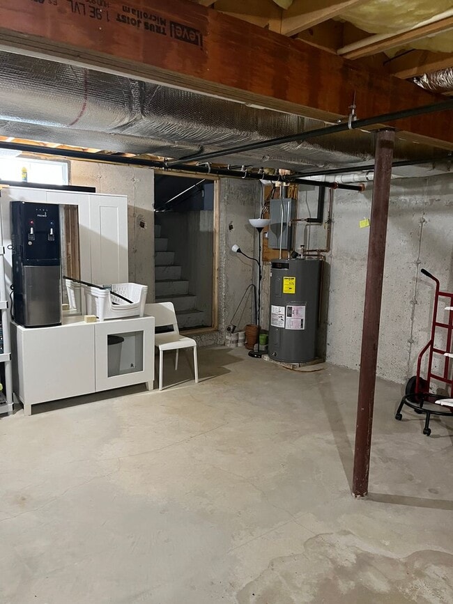 Building Photo - Modern 2Br-1.5Ba Townhouse in East Weymouth