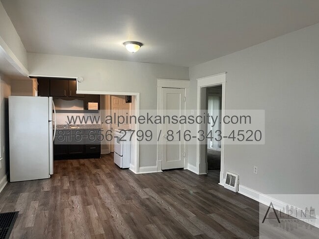 Building Photo - Independence Home on Fenced Lot!