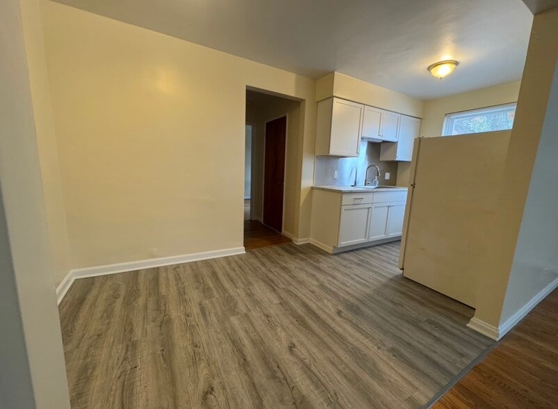 Building Photo - 6842 Montgomery Rd