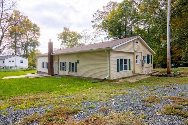 Building Photo - 3405 Pebble Dr