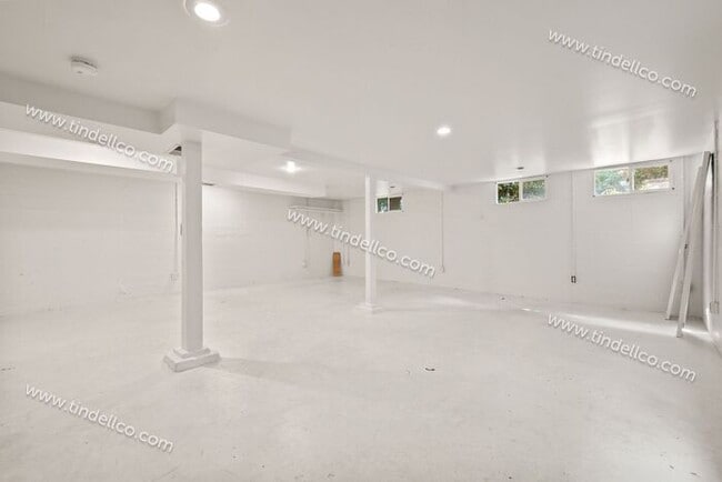 Building Photo - Modern Mediterranean 2 Bed/2 Bath with plenty of space - Pet Friendly!