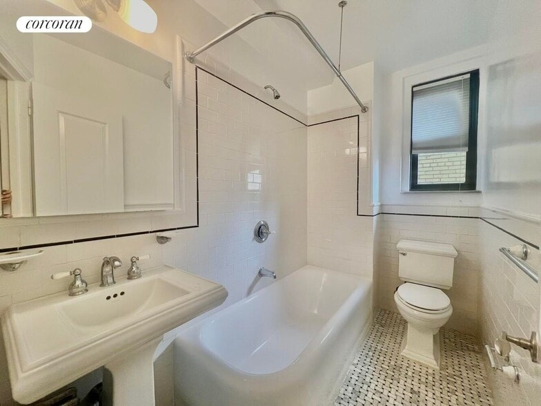 Building Photo - 210 E 68th St