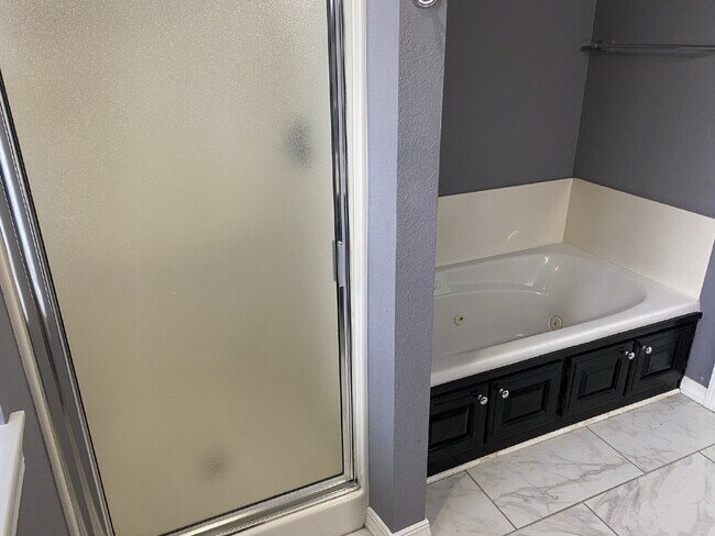 Building Photo - 572 Branchwood Ave