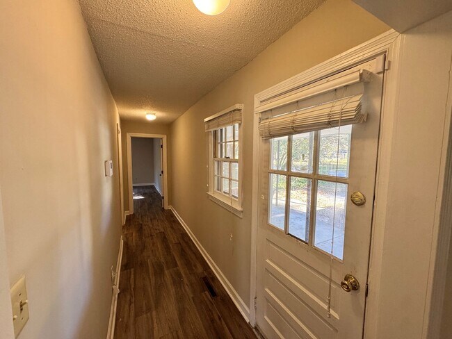 Building Photo - Statesville - 3BR/2BA + Carport