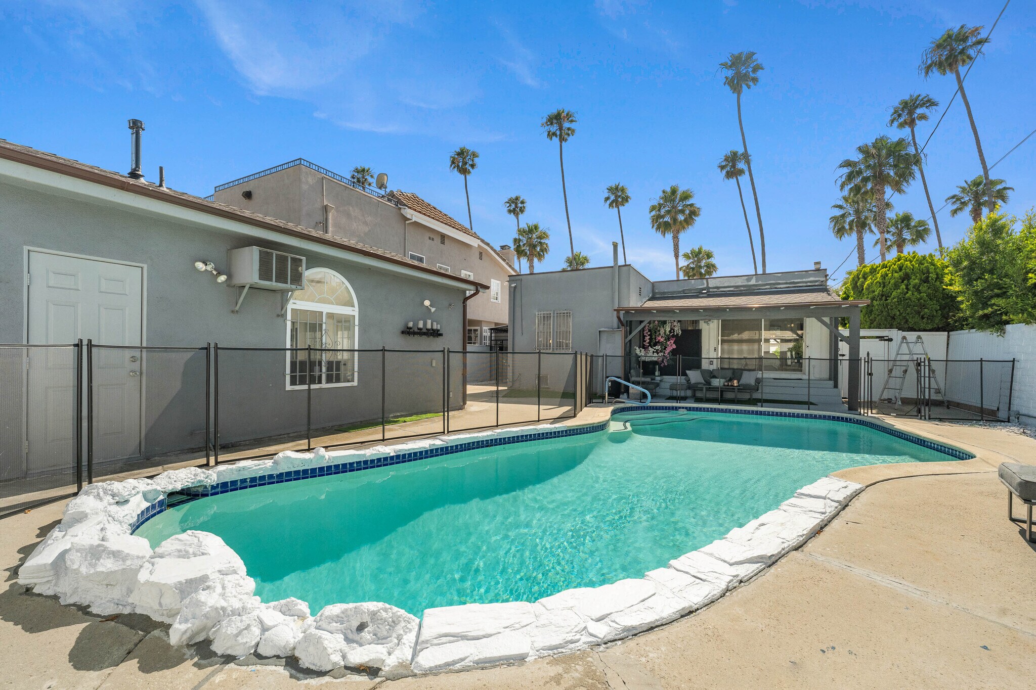 Building Photo - 140 N Carson Rd