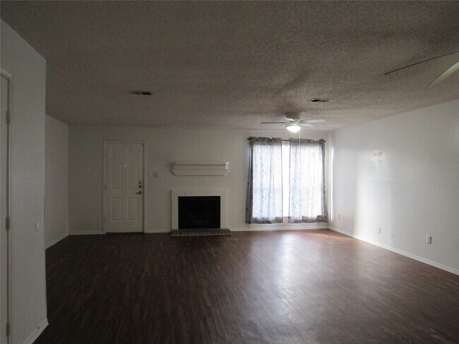 Building Photo - 15543 Weldon Dr