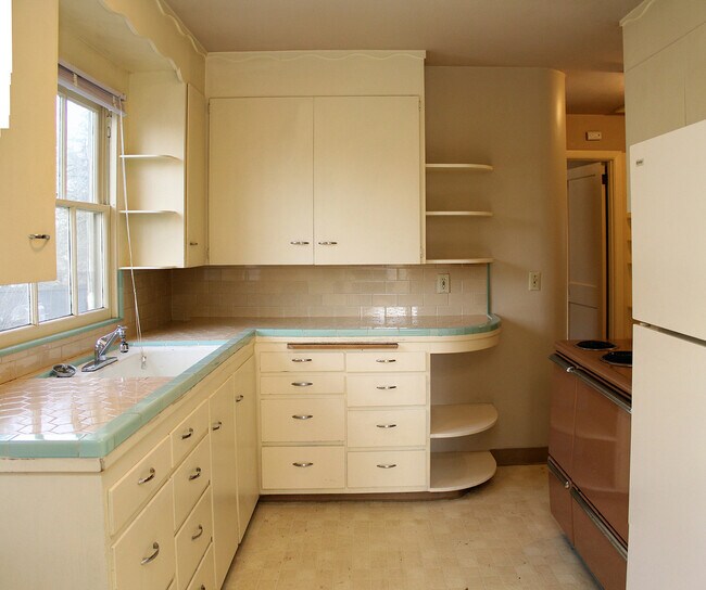 Building Photo - 5112-5116 NE 32nd Ave