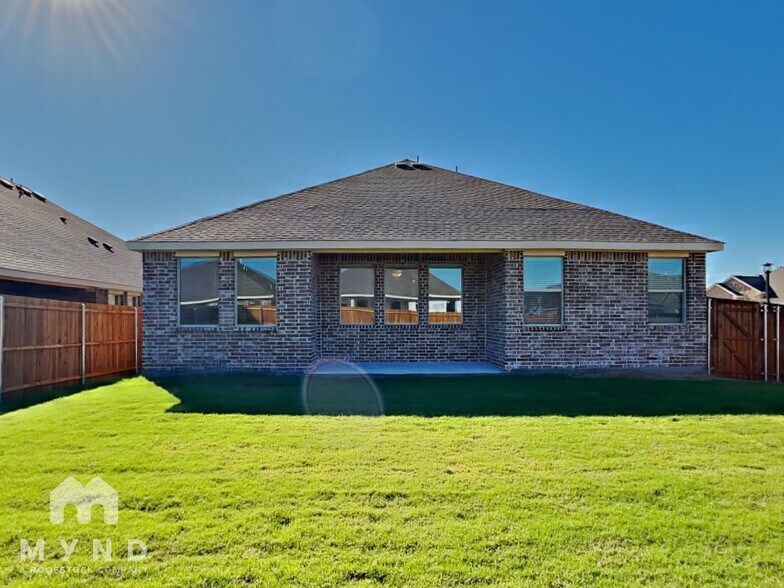 Building Photo - 1301 Rousseau Dr