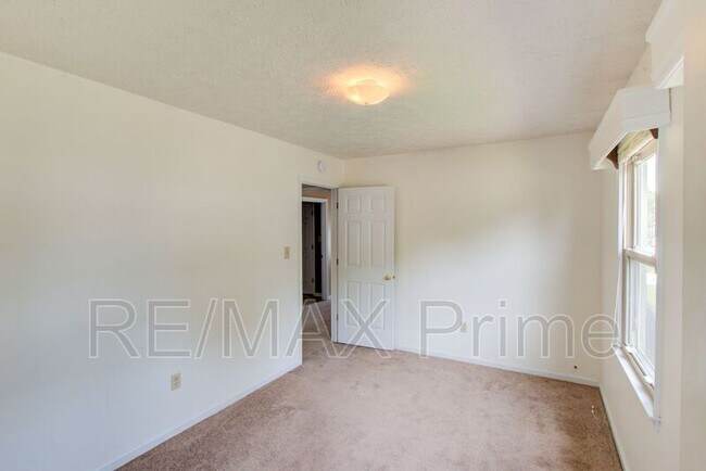 Building Photo - 71 Michaels Woods Dr