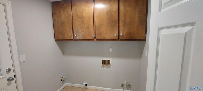 Building Photo - 13031 Camelot Dr SE