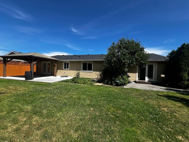 Building Photo - Beautiful 4BD in Birch Bay Village!