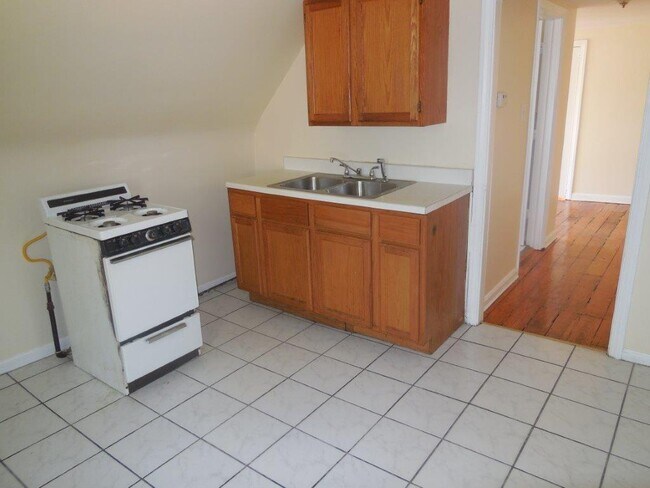 Building Photo - 7621 Exchange -