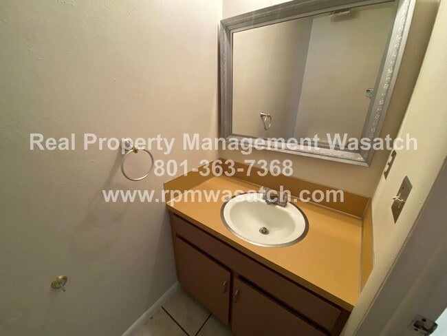 Building Photo - Look at This Cute 2 Bedroom 2 Bathroom Hom...