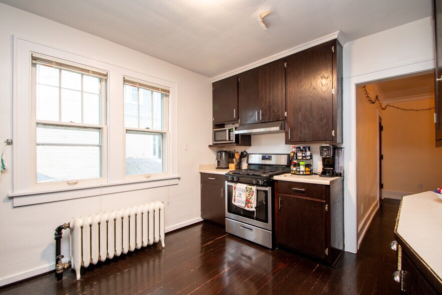 Building Photo - 1411 W Barker Ave