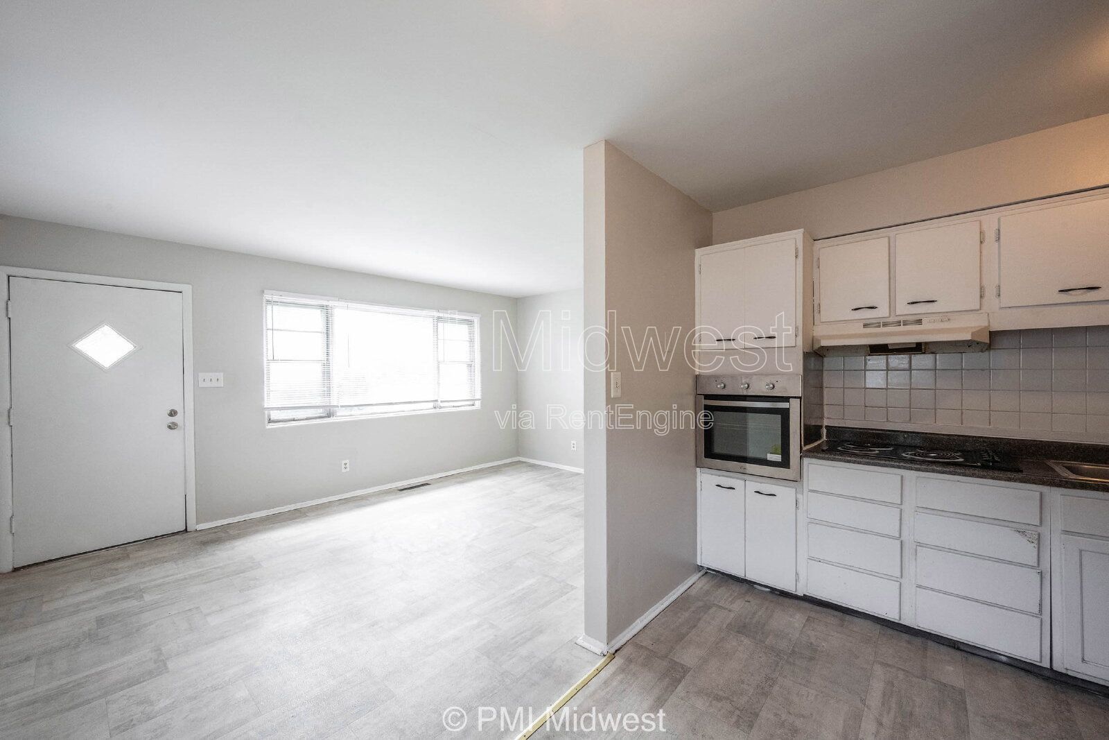 Building Photo - 5820 Grandview Dr