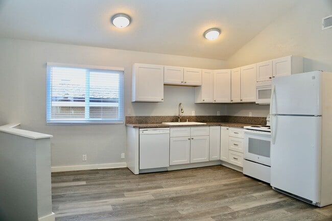 Building Photo - SO close to the beach and PCH - 3 Bedrooms...