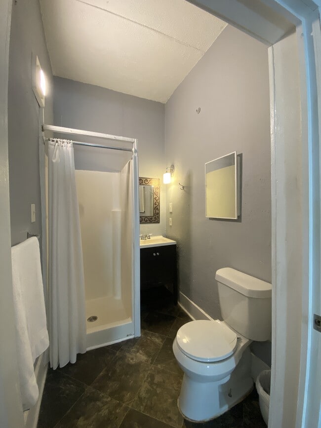 Building Photo - 841 Vedado Way NE