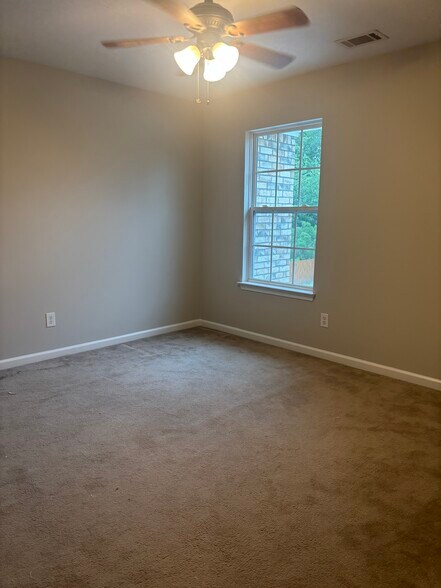 Building Photo - 5053 Reynolds Way