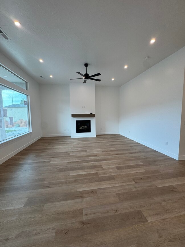 Building Photo - 1593 E Dihedral Dr